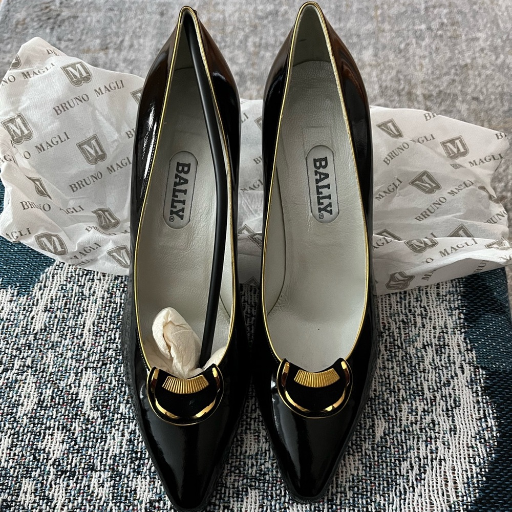 BALLY Black Patent Pumps Heels Shoes Made in Italy Sz 8.5